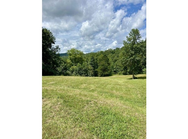 21481 Route 152, Genoa, WV 25517