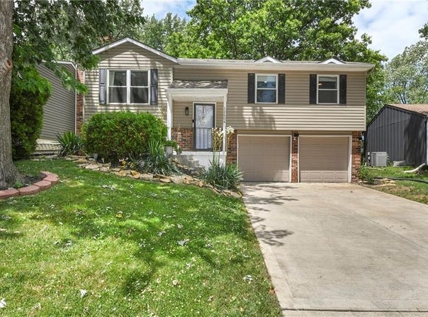 12604 S Locust Street, Olathe, KS 66062
