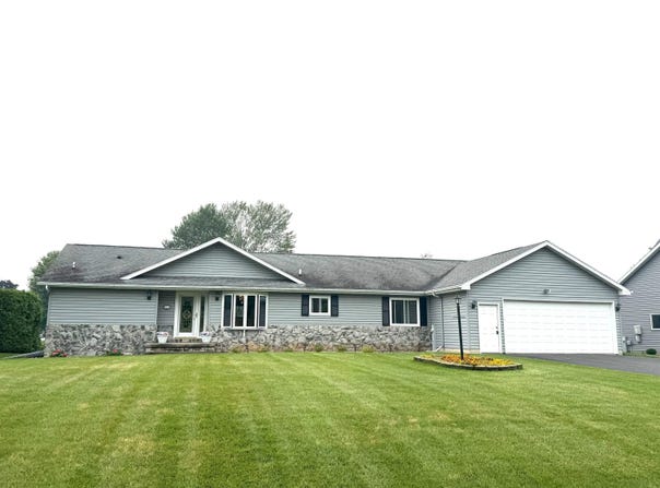 5235 CHESAPEAKE Court, OSHKOSH, WI 54901