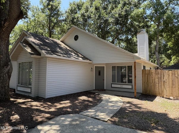 1517 S 10th Street, Ocean Springs, MS 39564
