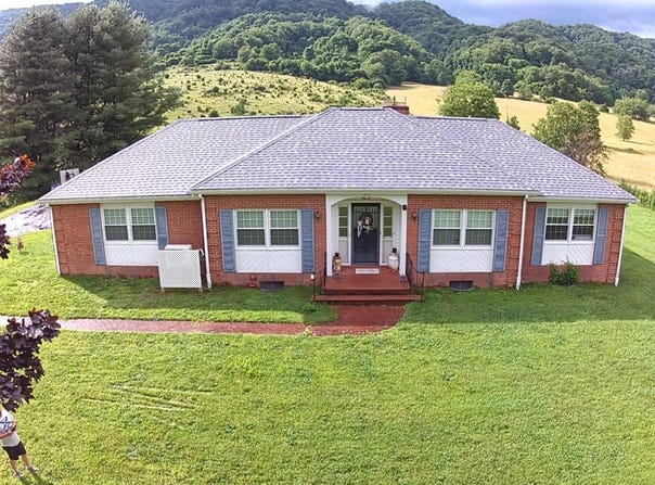 2901 Witten Valley Road, Tazewell, VA 24651
