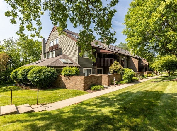 2811 Leona Ln, Robinson Twp, PA 15108