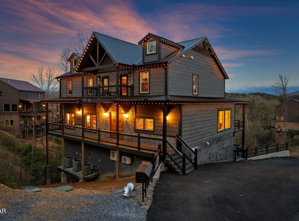 2115 Elk Pass Lane, Sevierville, TN 37862