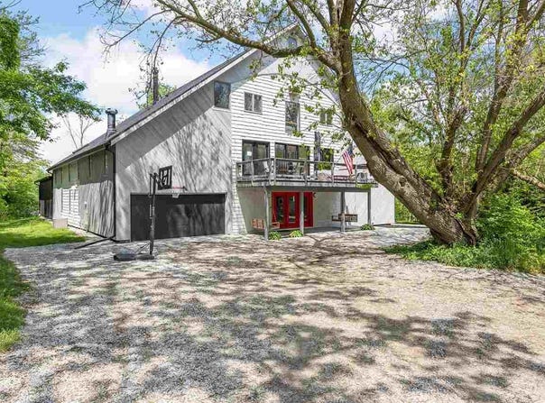 3880 Owl Song Ln, IowaCity, IA 52245