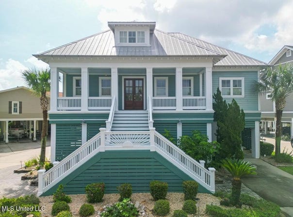 66 Bayou Circle, Gulfport, MS 39507