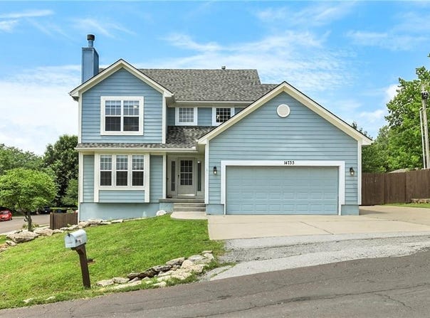 14733 Hickory Drive, Bonner Springs, KS 66012