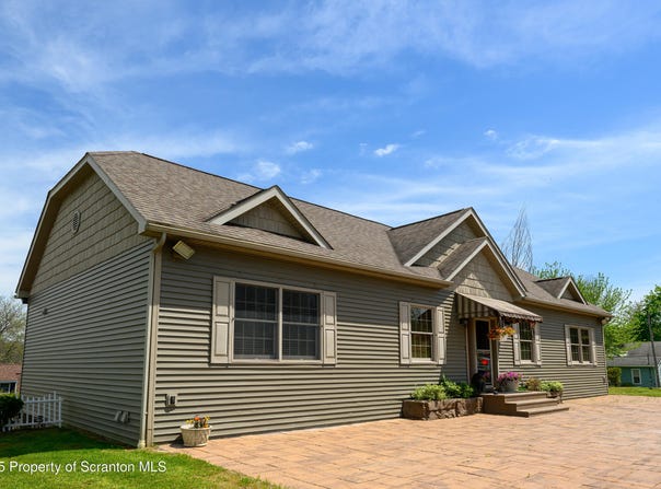 240 Sunset Avenue, Greenfield Twp, PA 18407