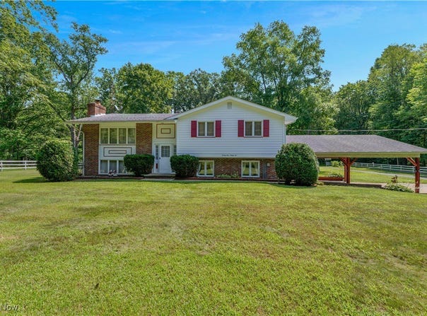 2196 Phalanx Mills Herner Road, Southington, OH 44470