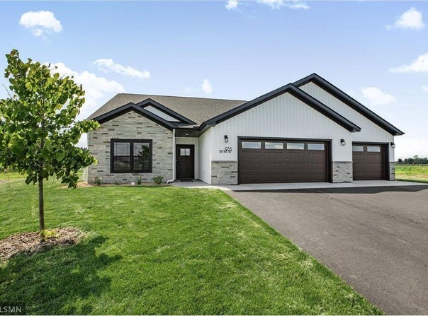 955 3rd Avenue SW, Rice, MN 56367