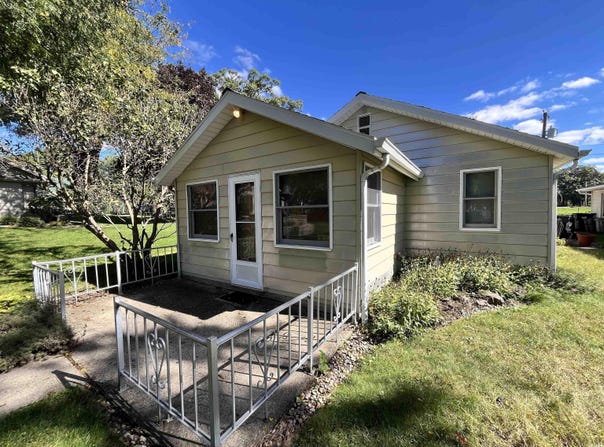 12691 N Rainey Road, Syracuse, IN 46567-9710