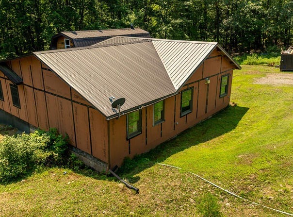 424 KNOB MOUNTAIN Road, Berwick, PA 18603