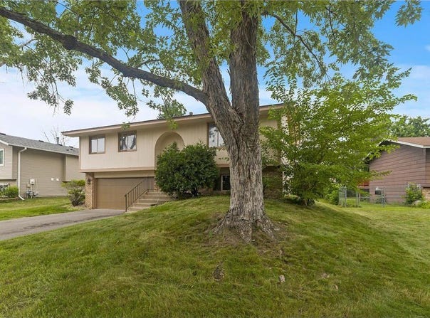 6716 83rd Avenue N, Brooklyn Park, MN 55445