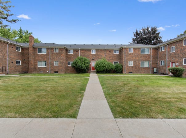 25349 Shiawassee Circle, Southfield, MI 48033