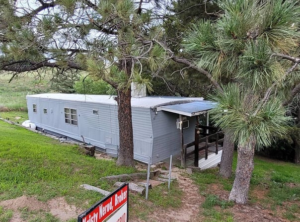 81  Otter Creek Lodge, Lewellen, NE 69147