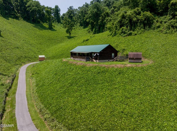 1869 Begonia Way, Sevierville, TN 37876