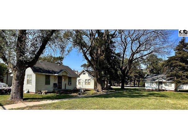 110 E 1st A-F, Haven, KS 67543