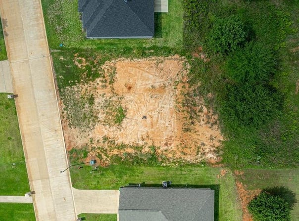 915 Spring Creek Dr., Nacogdoches, TX 75965