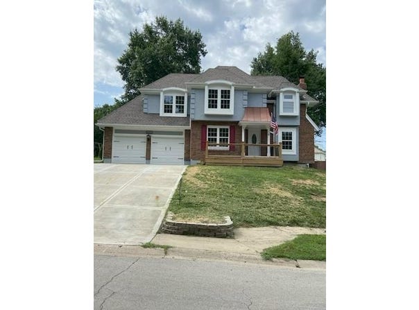 16253 W Briarwood Court, Olathe, KS 66062