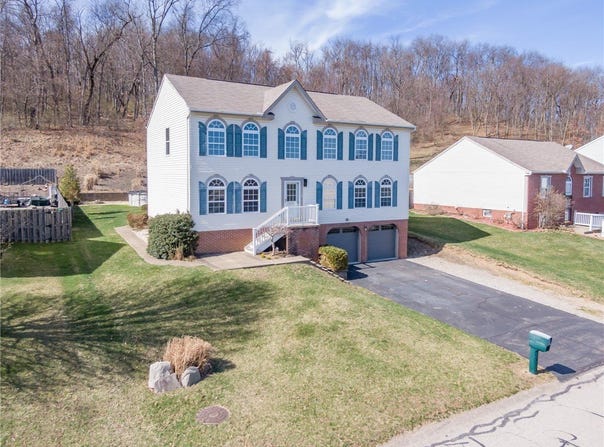 843 Hawk Valley Dr, Allegheny Twp, PA 15656