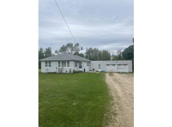 2671 E Maple Road, Clare, MI 48617