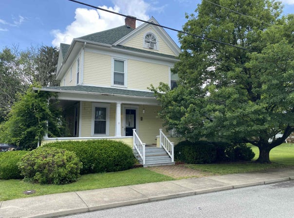 28 Central Avenue, Buckhannon, WV 26201-4033