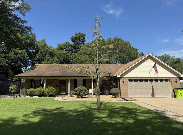 1012 S Leslie Street, Stuttgart, AR 72160