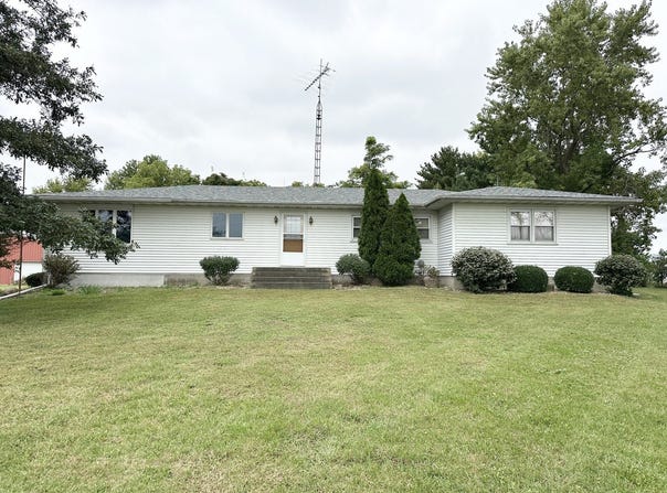 1698 E 1400 N Road, Watseka, IL 60970