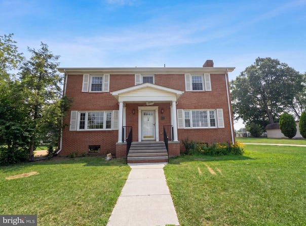 494 WALTON Street, STRASBURG, VA 22657