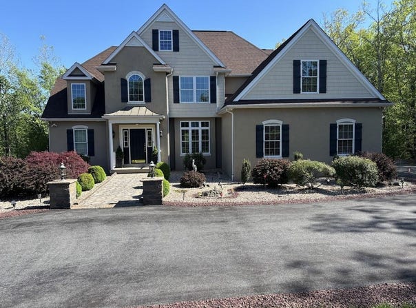 389 Joanne Court, Bartonsville, PA 18321