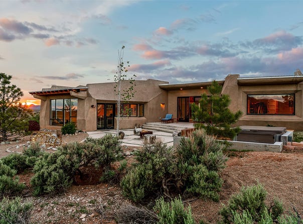 1 San Pasqual Ln, Taos, NM 87571
