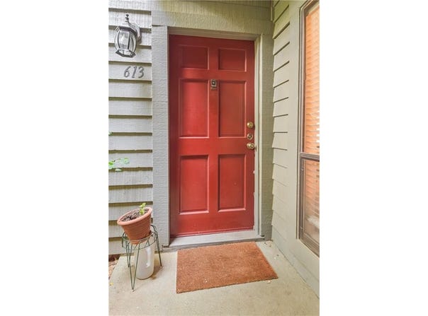 613 Tuxworth Circle, Decatur, GA 30033