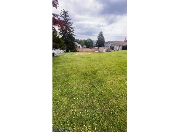 118 Crosby Ave, Totowa Boro, NJ 07512-2165