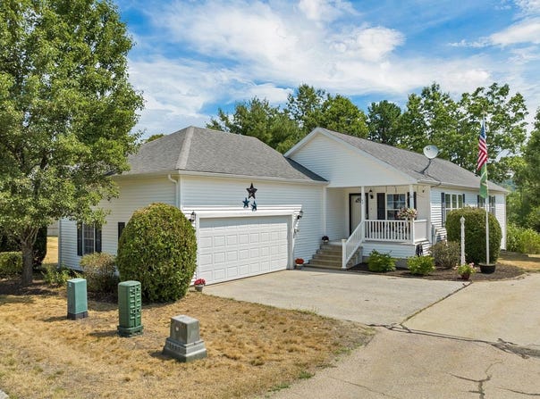 46 Moose Pond Terrace, Hooksett, NH 03106