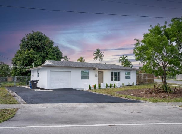 3531 NW 26th St, Lauderdale Lakes, FL 33311