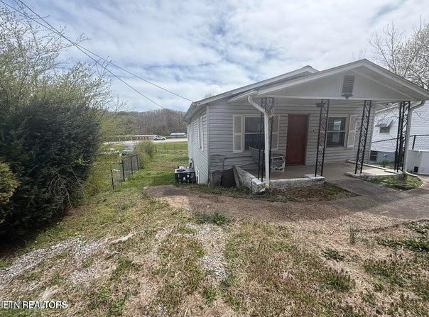 411 Hen Valley Rd, Oliver Springs, TN 37840