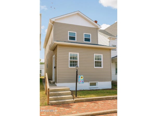 127 E 4th Avenue, Altoona, PA 16602