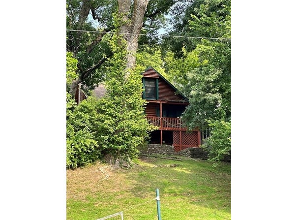 404 Lake Of The Forest Drive, Bonner Springs, KS 66012