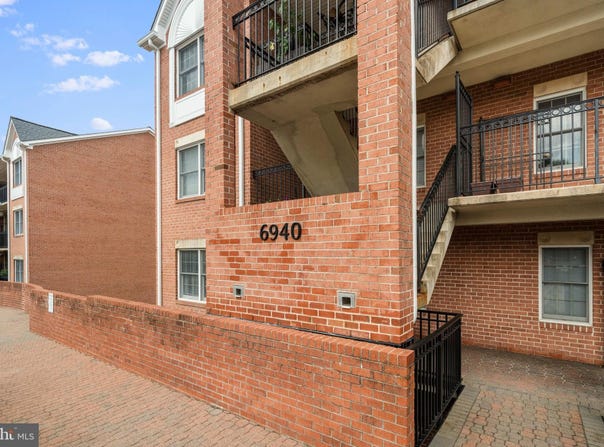 6940 FAIRFAX DRIVE, ARLINGTON, VA 22213