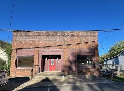 33 Sycamore Street, Crooksville, OH 43731