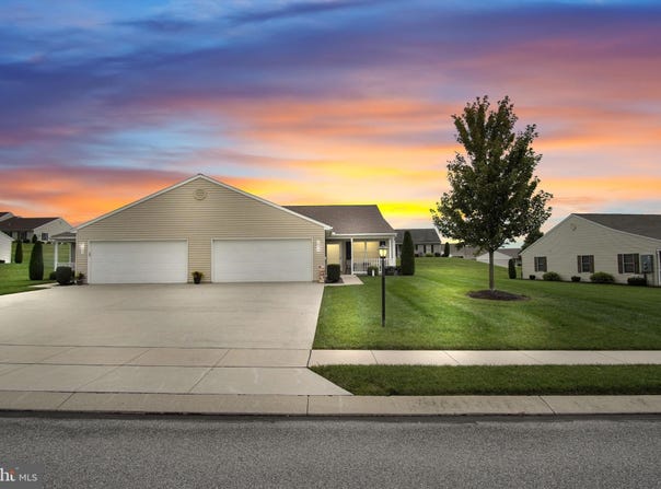 1379 PLEASANT VIEW Drive, SPRING GROVE, PA 17362