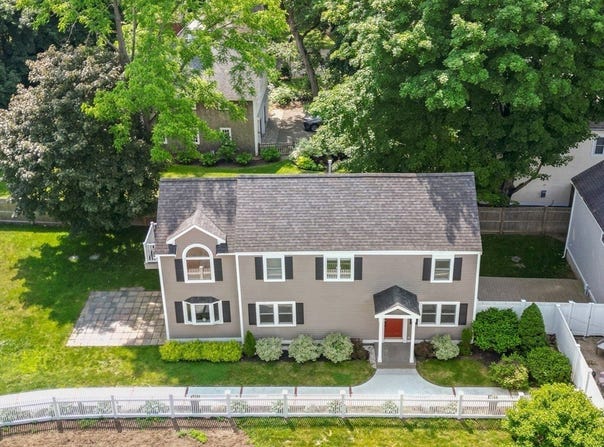 3 Summer St, Topsfield, MA 01983