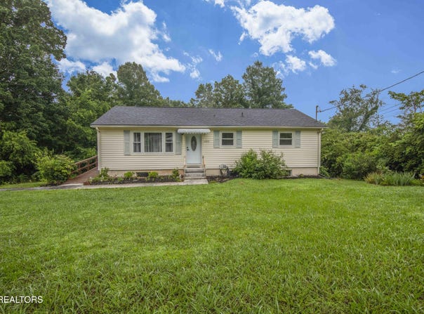 600 W Ridgecrest Drive, Kingston, TN 37763