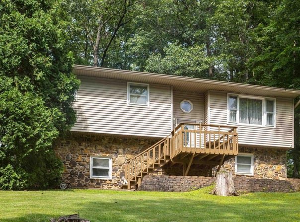 374 Briarwood Lane, Bedford, IN 47421-7244