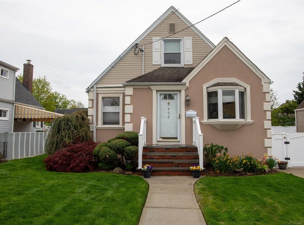 455 Jackson Avenue, Mineola, NY 11501