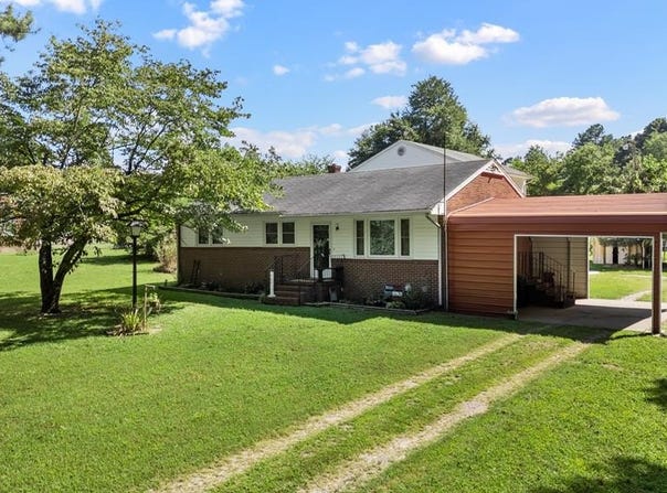 400 CALIFORNIA AVE, Crewe, VA 23930