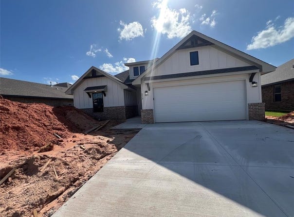 573 Grand Sycamore Drive, Washington, OK 73093