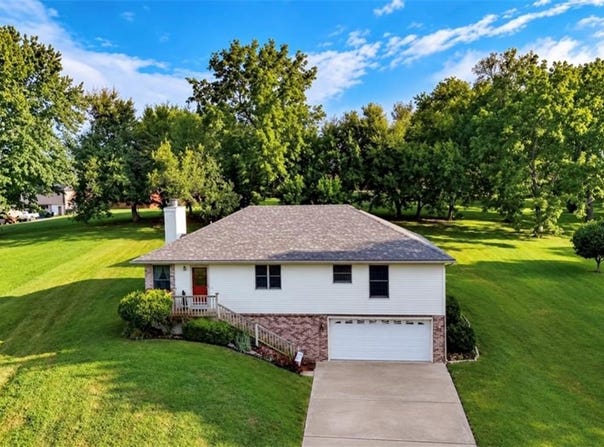 13470 Brookwood Way, St Joseph, MO 64505