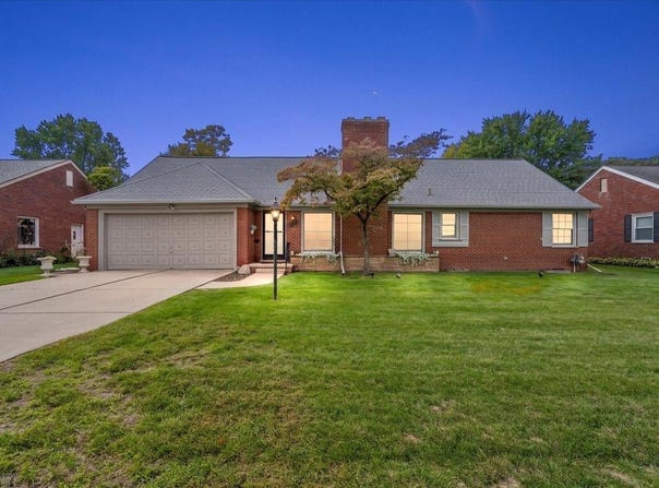 1111 S Renaud Road, Grosse Pointe Woods, MI 48236