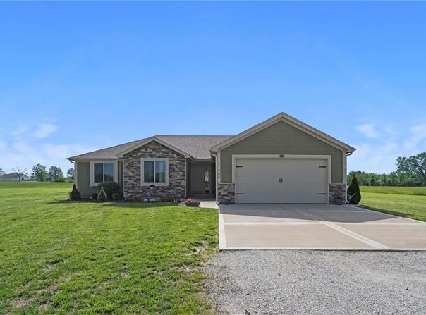 27805 S Walker Road, Harrisonville, MO 64701