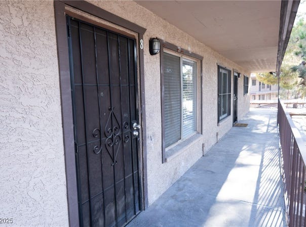605 S Royal Crest Circle, Las Vegas, NV 89169